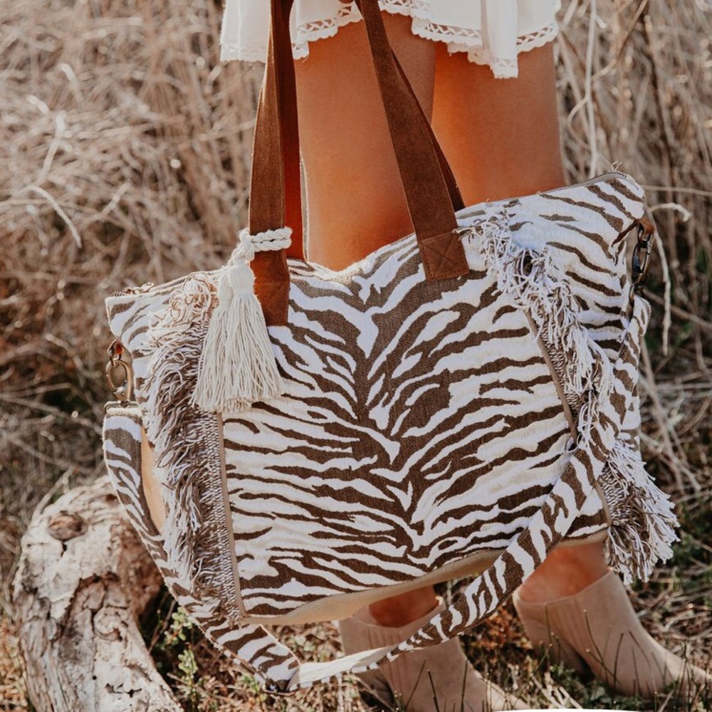 NWT Zebra Animal Print Safari WOVEN WEEKENDER BAG - Picture 2 of 6
